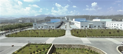 中國(guó)建材西寧碳纖維萬噸線生產(chǎn)基地.jpg